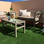 Deluxe 8 Apartment *