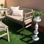 Deluxe 8 Apartment *