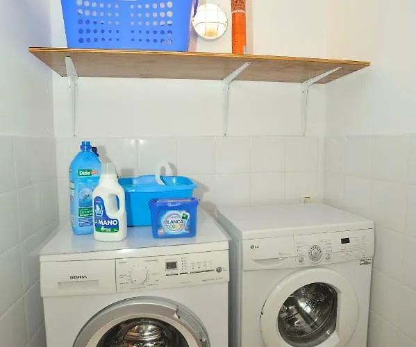 Deluxe 8 Apartment *