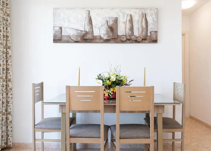 Deluxe 8 Apartment *